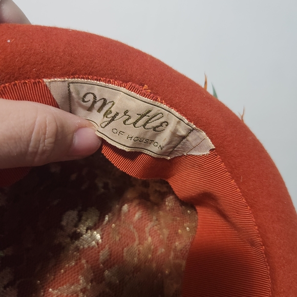 Vintage 1950s Myrtle Of Houston Feather Tilt Hat Orange Wool Felt Pheasant - Picture 8 of 11
